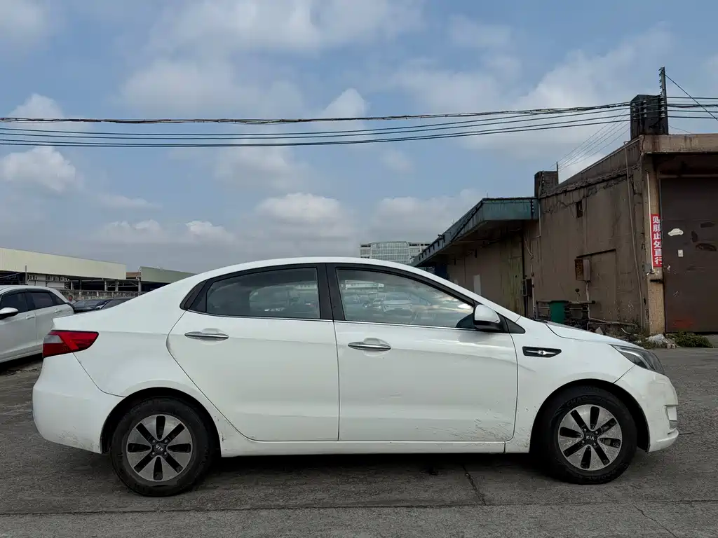 Kia K2 — миниатюра 10