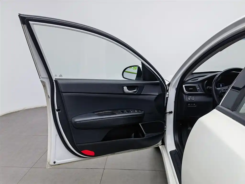 Kia K5 2016 1.6T AT LUX