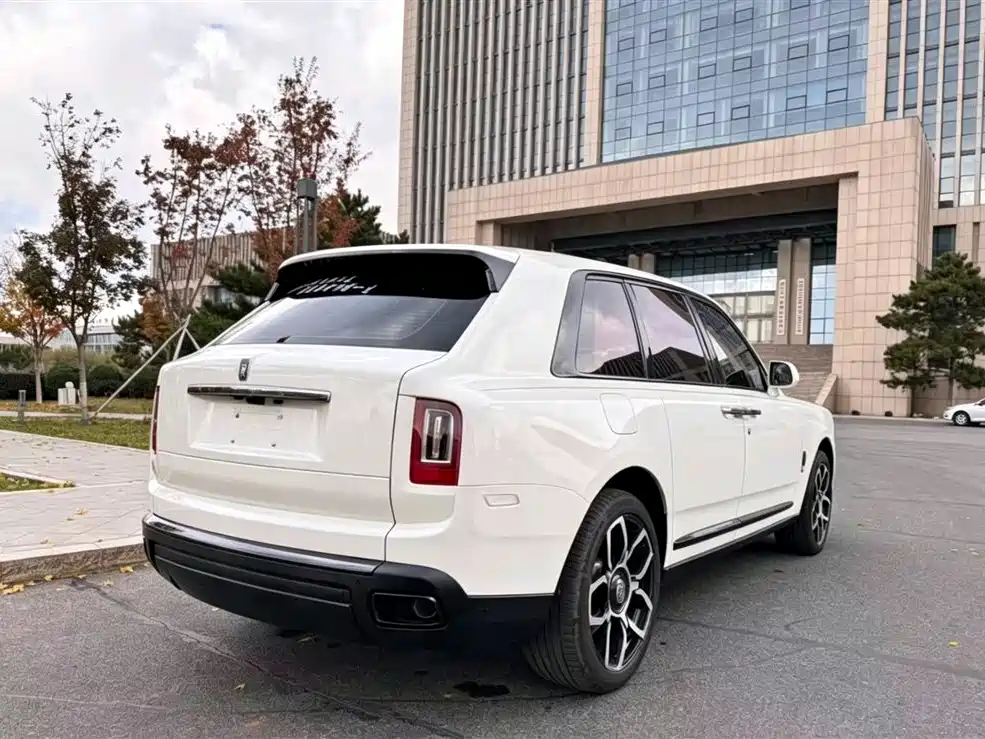 Rolls-Royce Cullinan 2018 мест