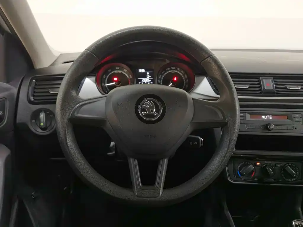 Skoda Rapid — миниатюра 14