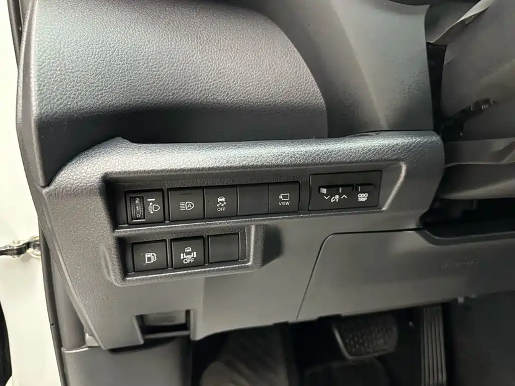 Toyota Granvia — миниатюра 17