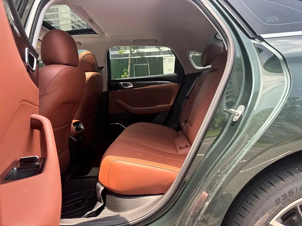 Geely Emgrand 2026 5 1.5T DCT Flagship