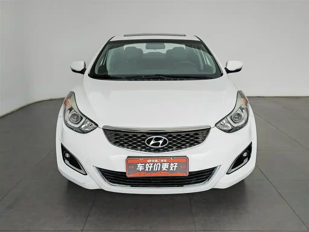 Hyundai Elantra 2016 1.6L AT Luxury