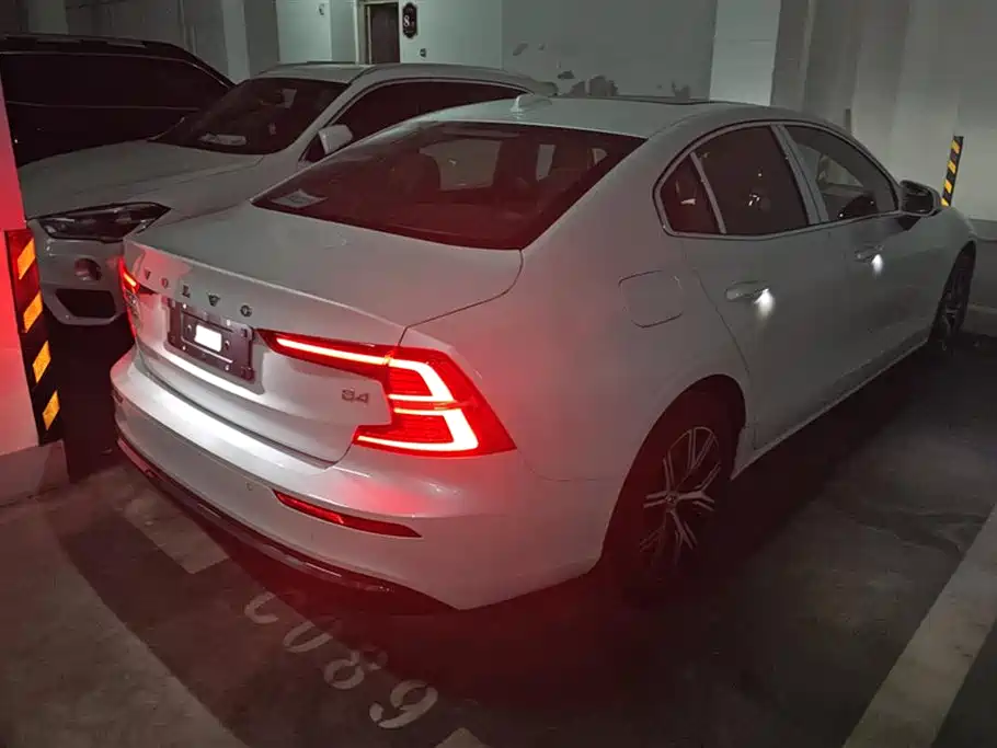 Volvo S60 2026 B4 Luxury