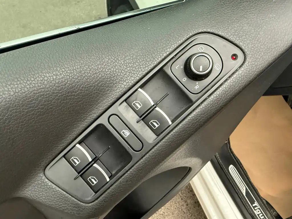 Volkswagen Tiguan 2015 2.0TSI AT Luxury