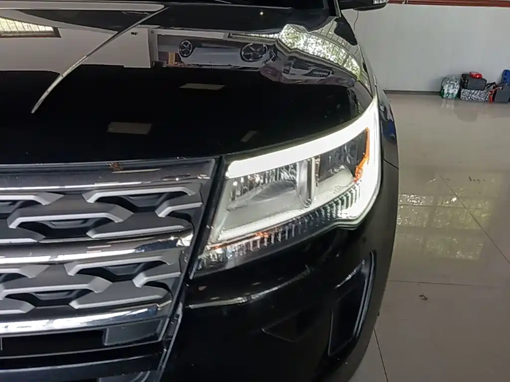 Ford Explorer (Import) — миниатюра 24