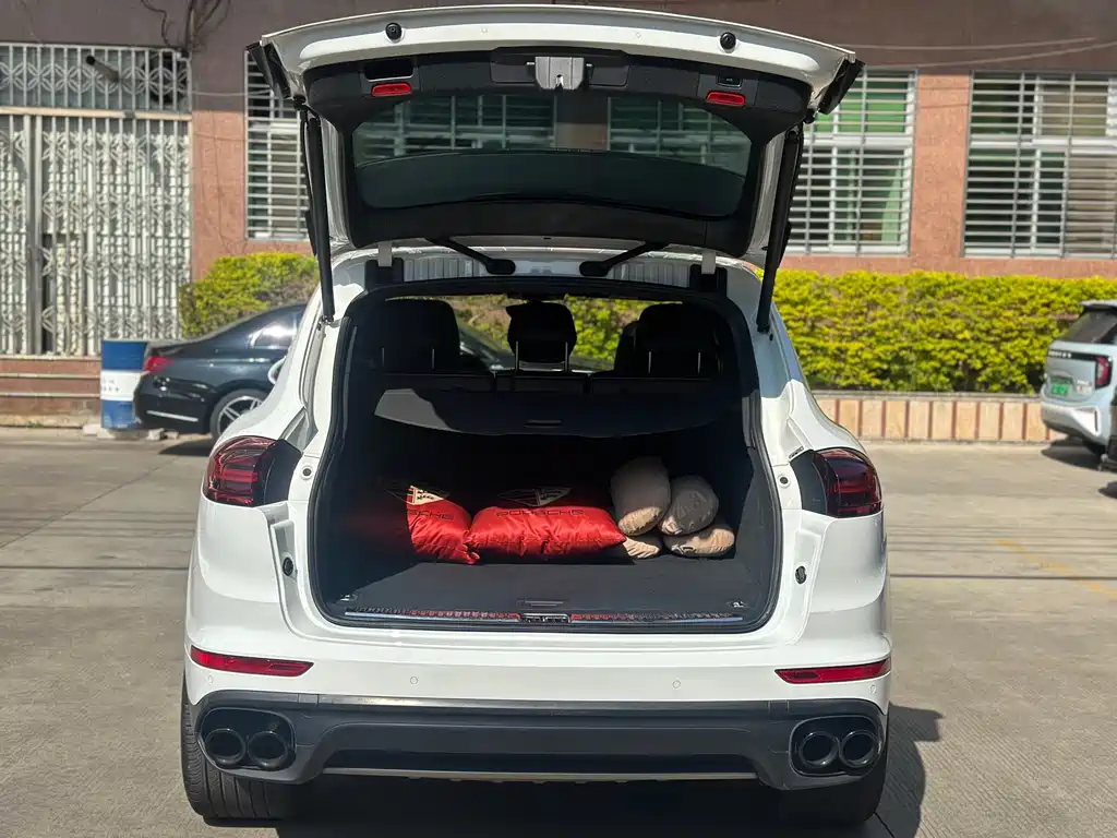 PORSCHE CAYENNE