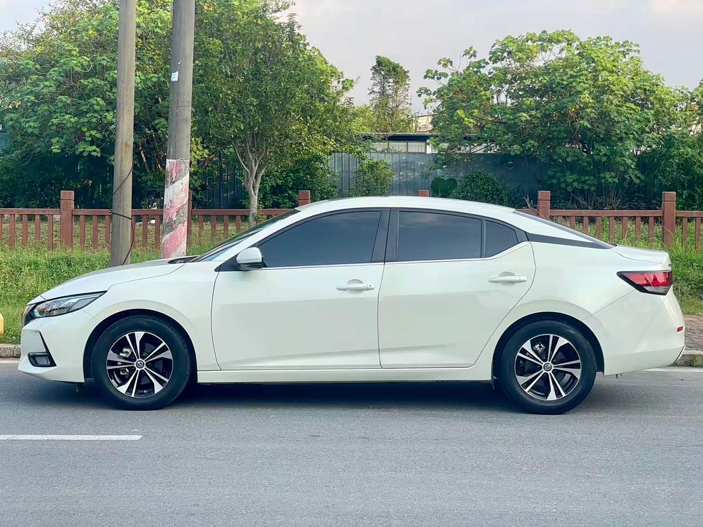 Nissan Sylphy 1.6 л 2023 г. Белый, пробег 30000 км