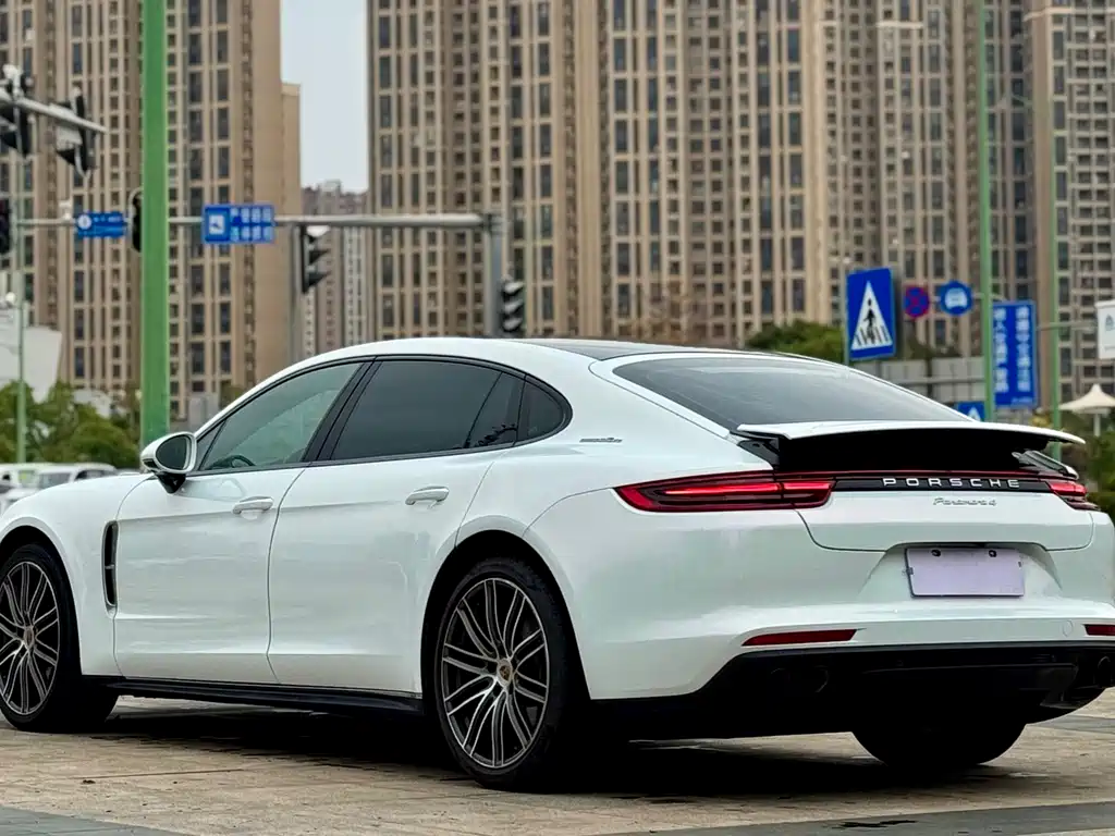 PORSCHE PANAMERA