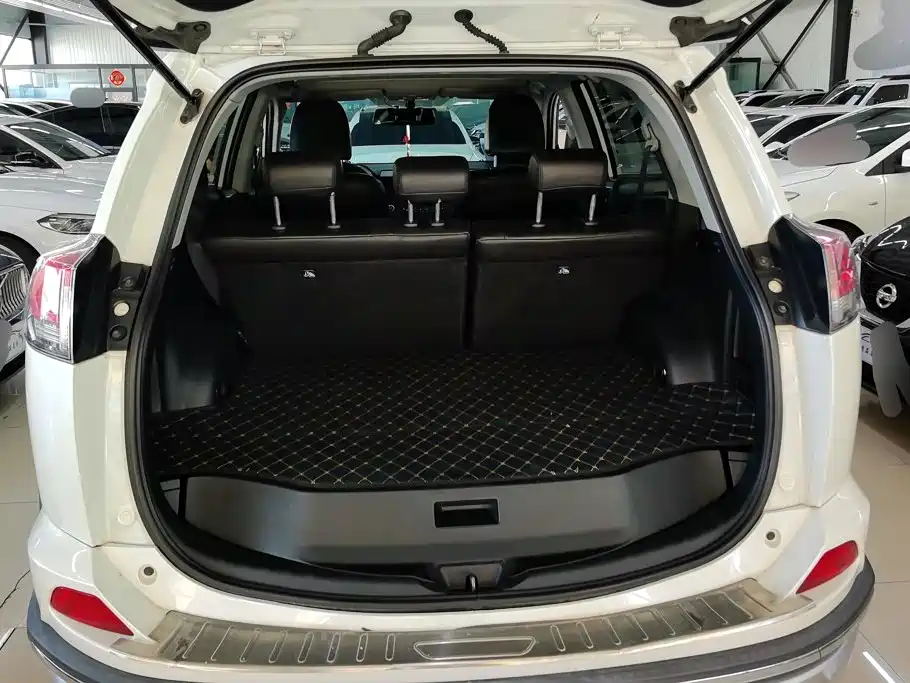 Toyota RAV4 — миниатюра 4