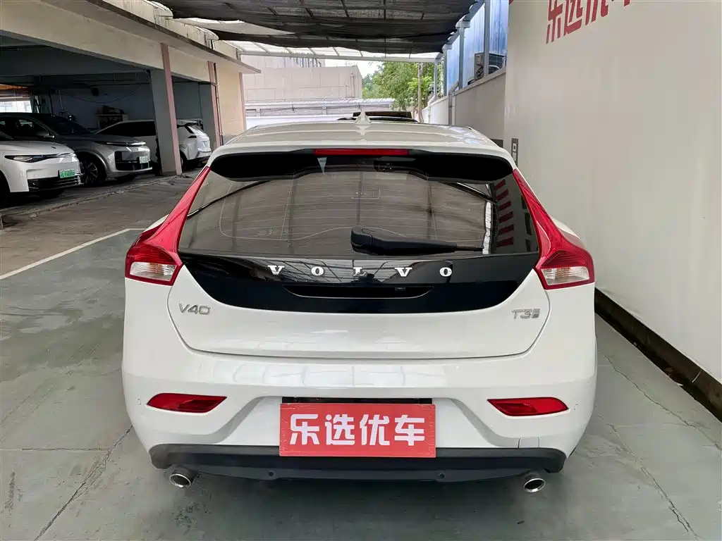 VOLVO V40