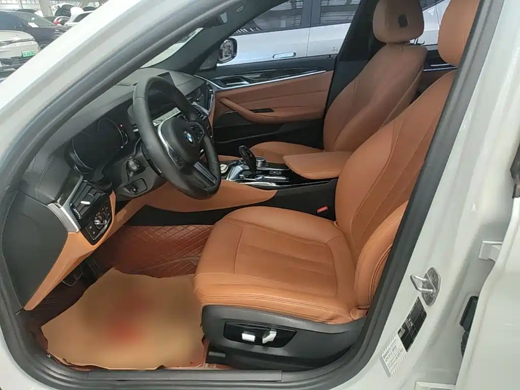 BMW 5 Series — миниатюра 15