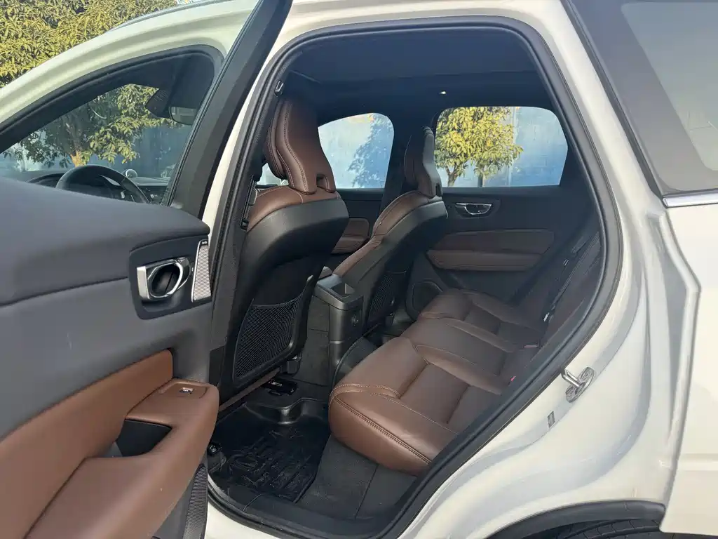 VOLVO XC60 PLUG IN HYBRID