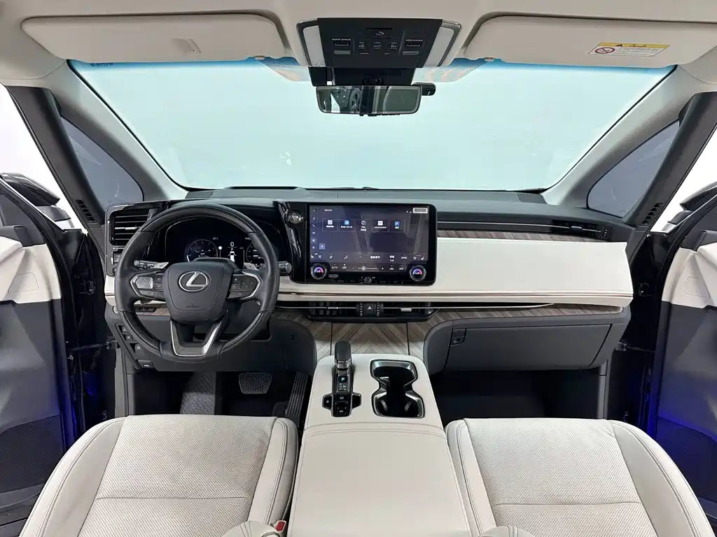 Lexus LM — миниатюра 11