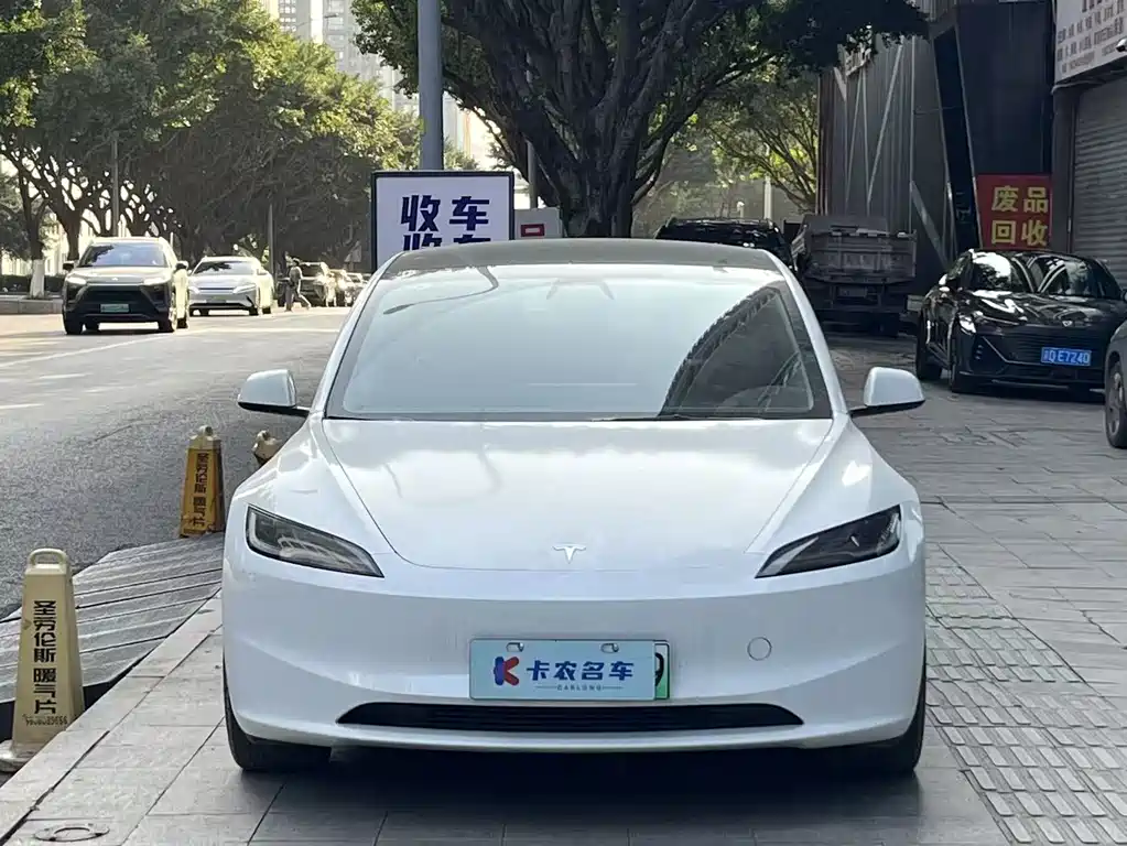 TESLA MODEL 3