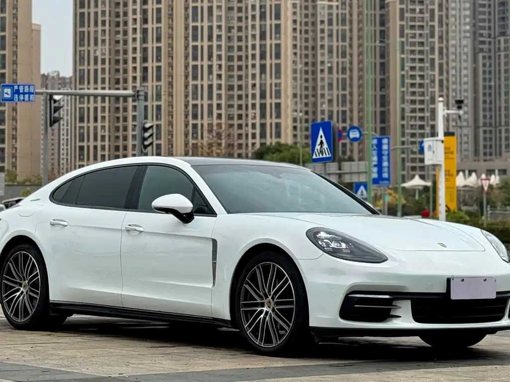 PORSCHE PANAMERA