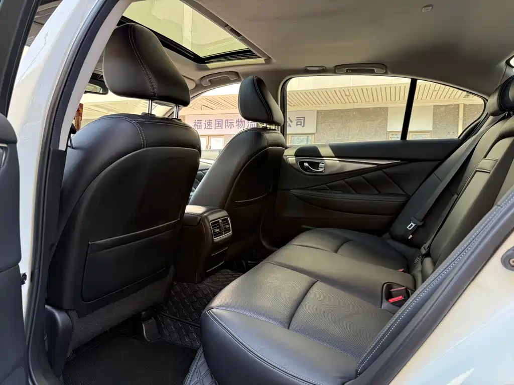 INFINITI Q50L