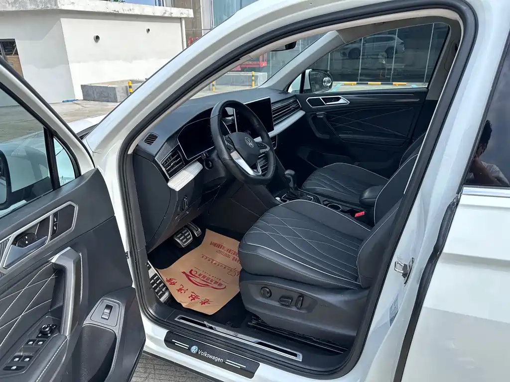 Volkswagen Tiguan L — миниатюра 4