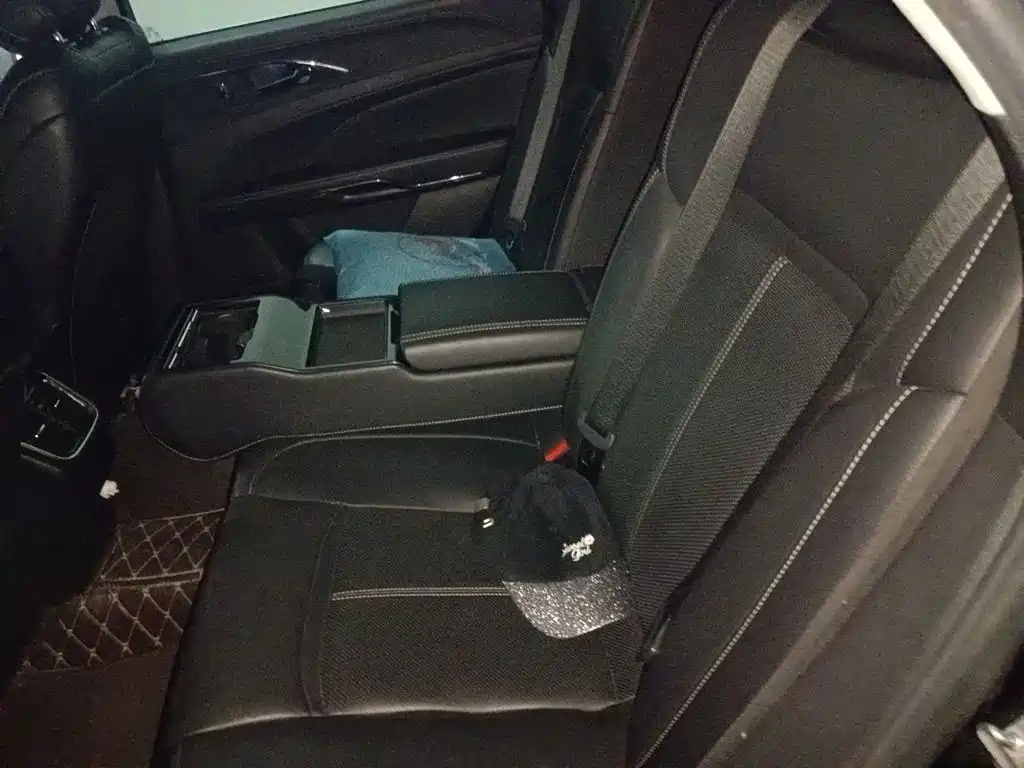 Ford Taurus — миниатюра 18