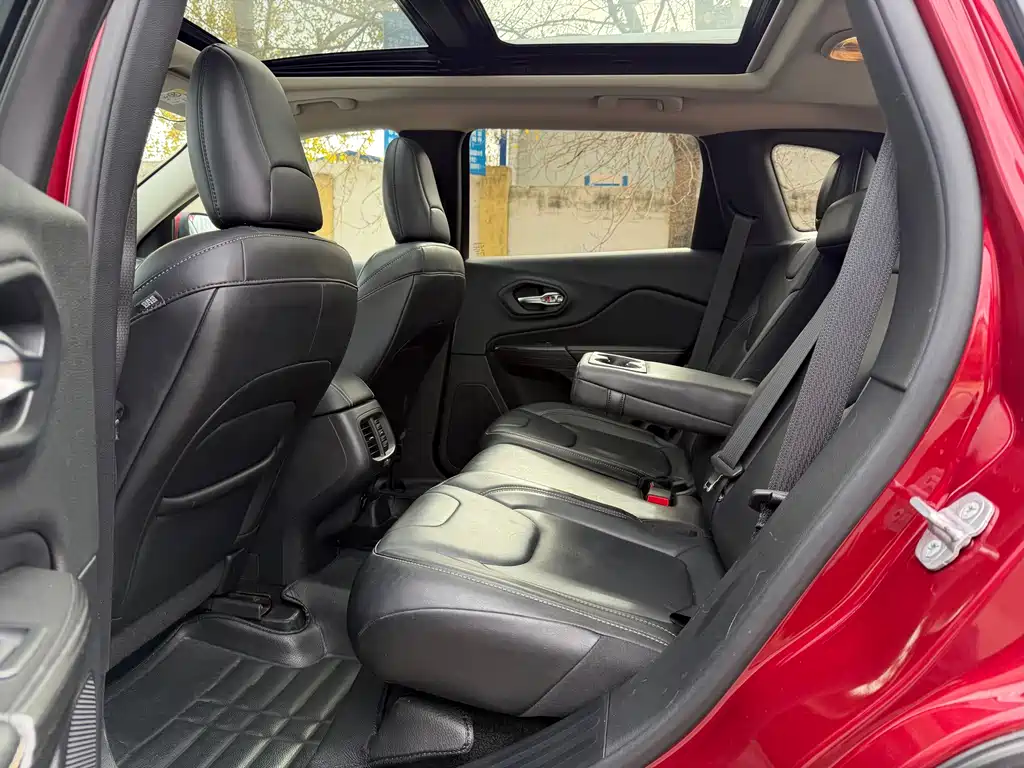 Jeep Cherokee (Import) 2.4L Elite Edition, фото 21