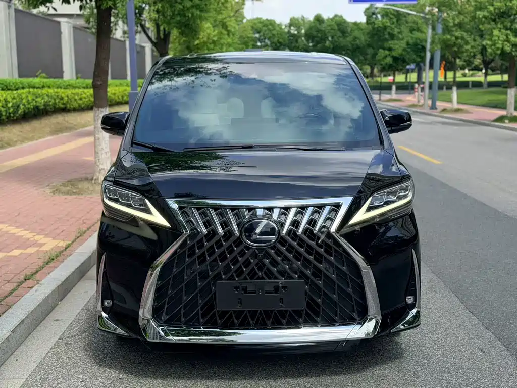 Lexus LM — миниатюра 2