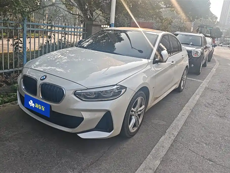 BMW 1 SERIES