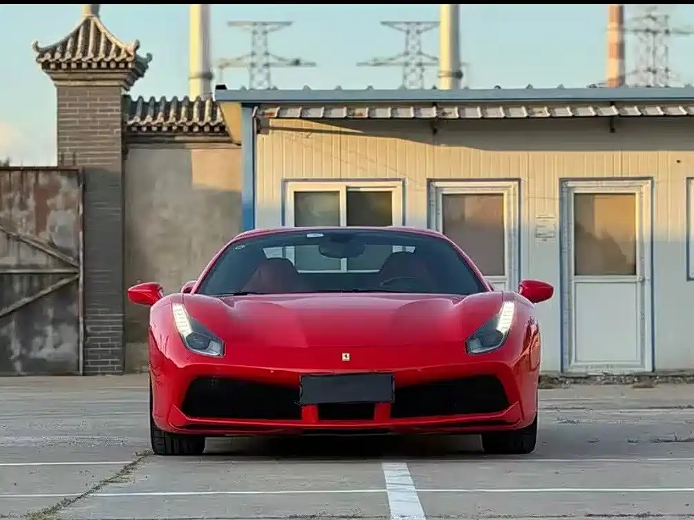 FERRARI 488