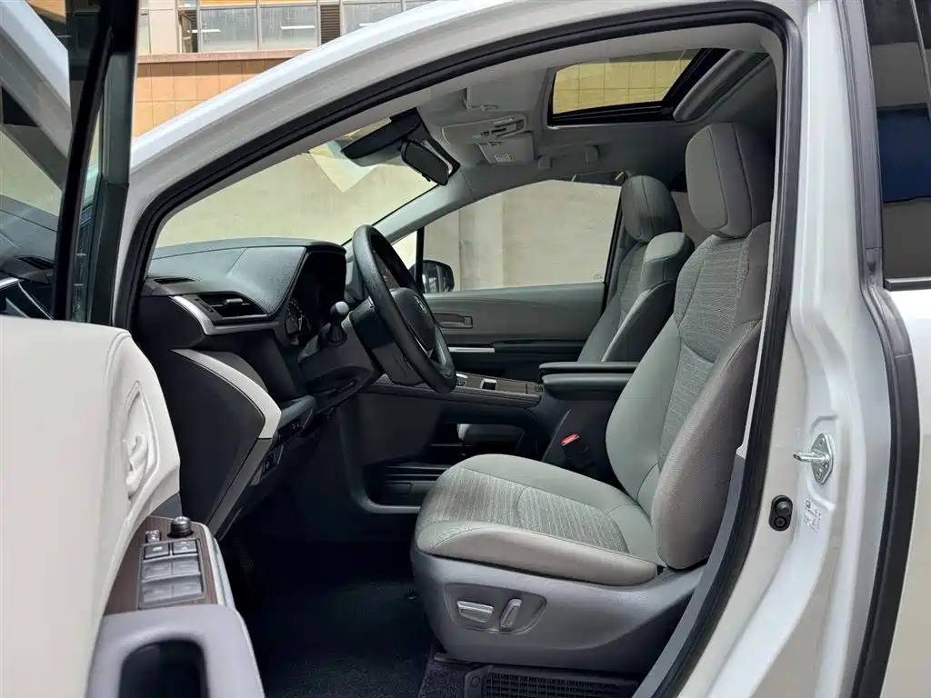 Toyota Sienna 2024 2.5L Comfort