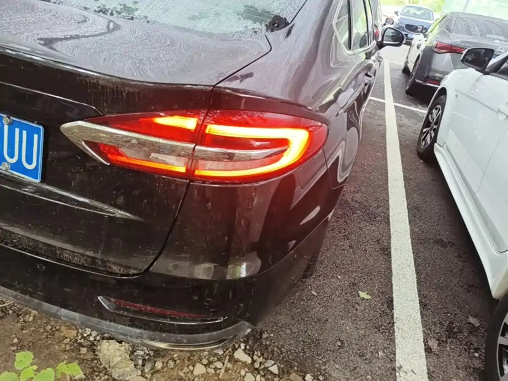 Ford Mondeo — миниатюра 8