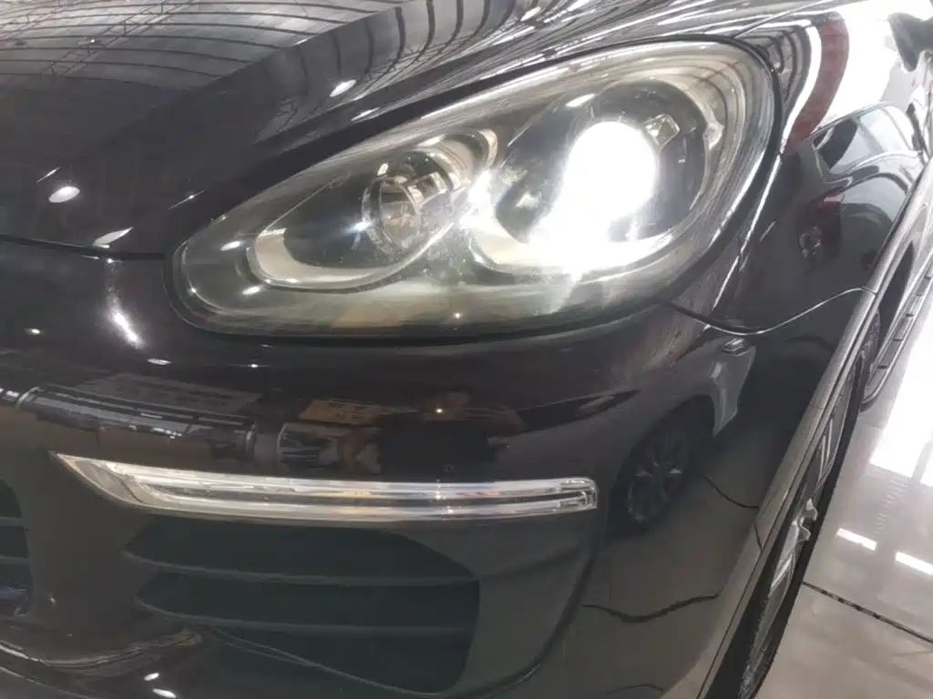 Porsche Cayenne — миниатюра 24