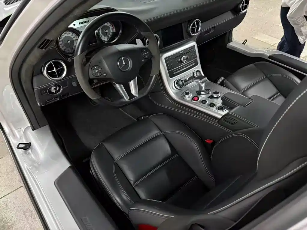 Mercedes-Benz SLS AMG — миниатюра 7