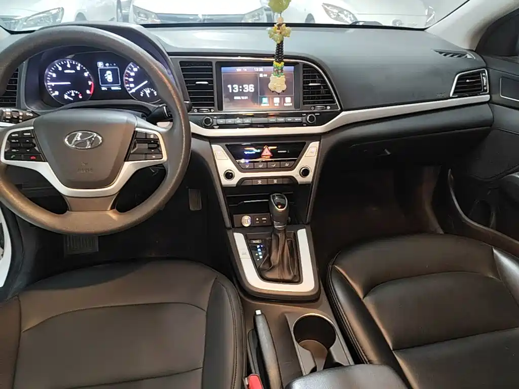Hyundai Elantra — миниатюра 14
