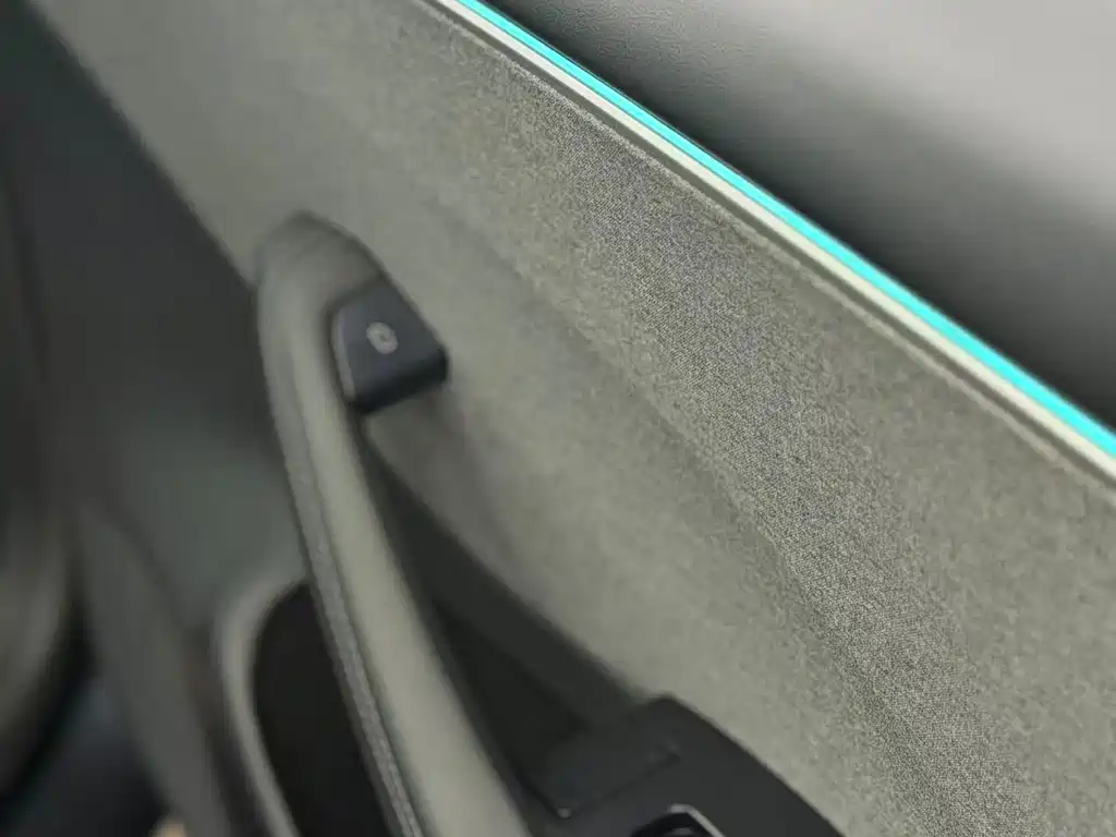 Tesla Model 3 — миниатюра 15