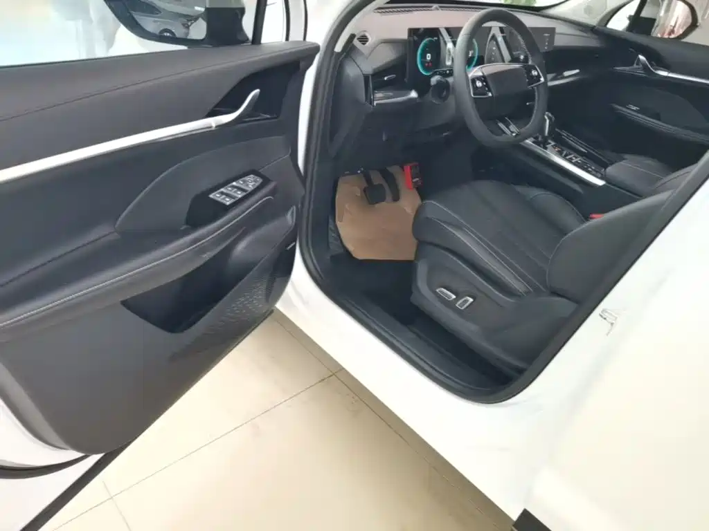 Roewe RX5 MAX — миниатюра 12