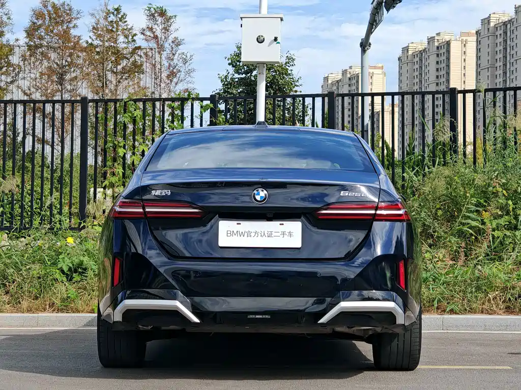 BMW 5 Series — миниатюра 5