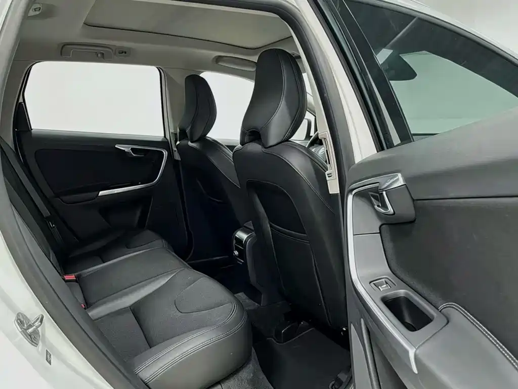 Volvo XC60 — миниатюра 12