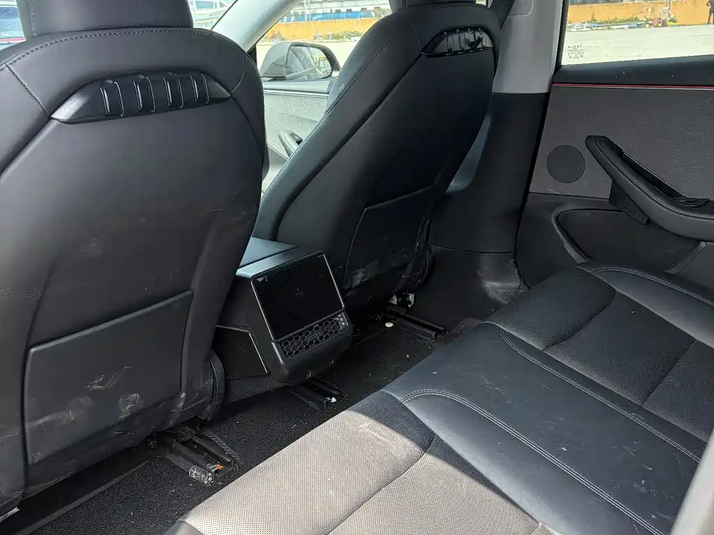Tesla Model 3 - фото 5