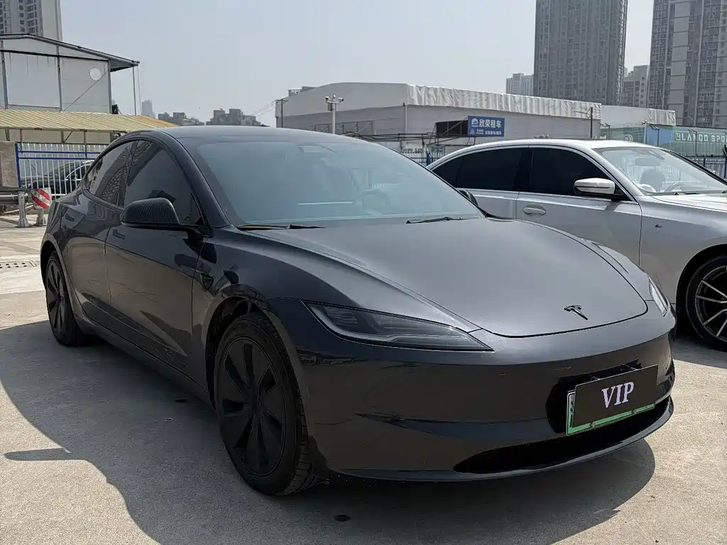 Tesla Model 3 - фото 3