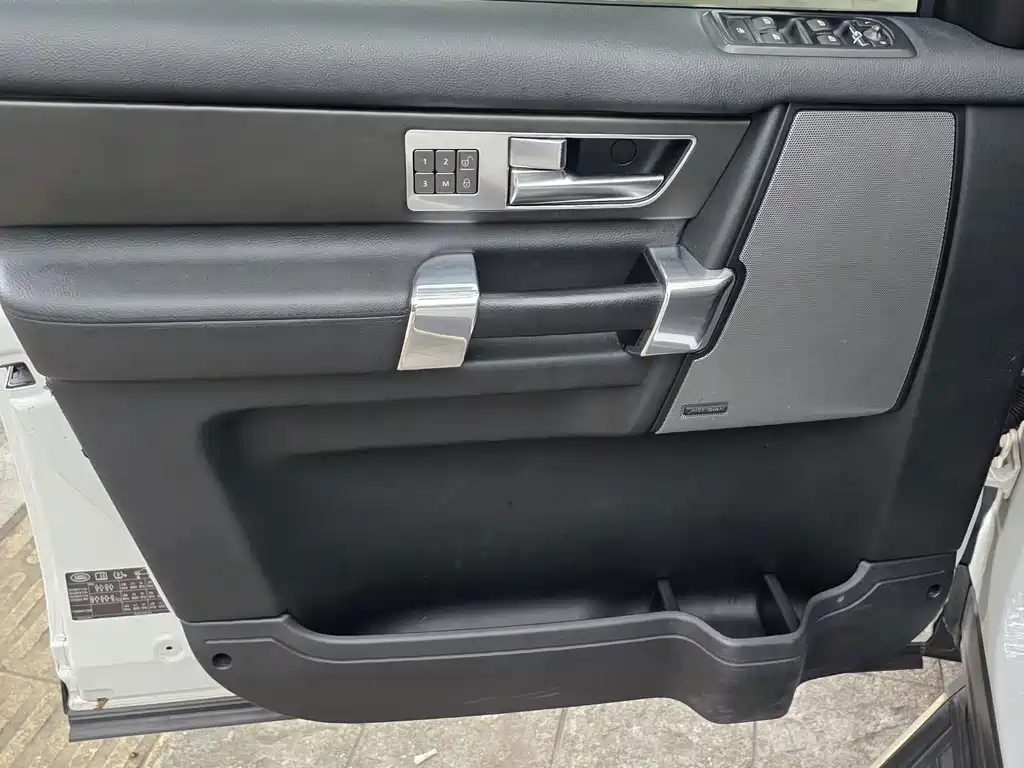 Land Rover Discovery — миниатюра 5