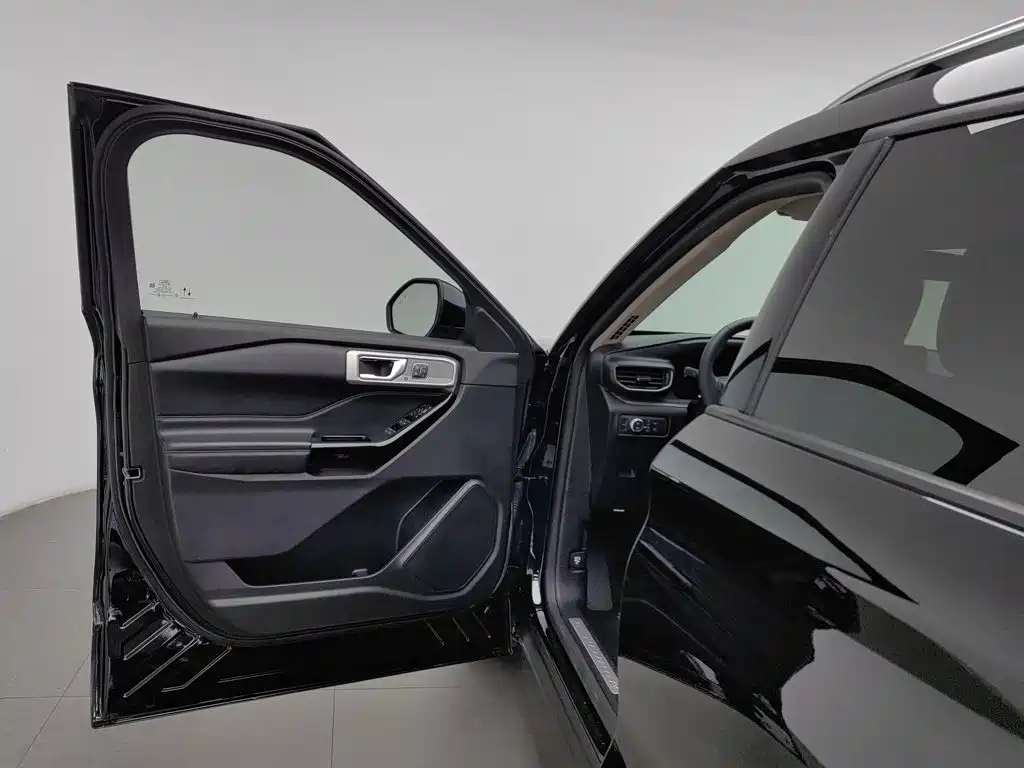 Ford Explorer — миниатюра 8