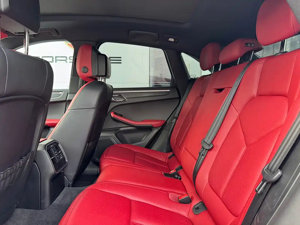 Porsche Macan — миниатюра 14