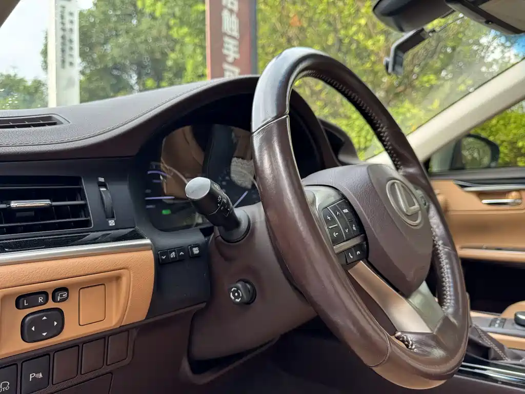 Lexus ES — миниатюра 10