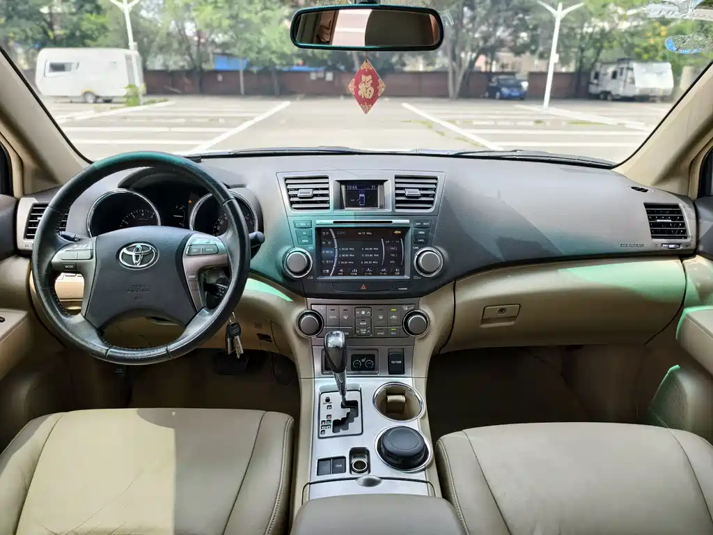 Toyota Highlander 2011 2.7L 7 мест Luxury