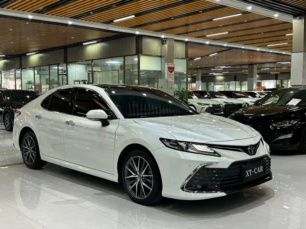 Toyota Camry — миниатюра 3