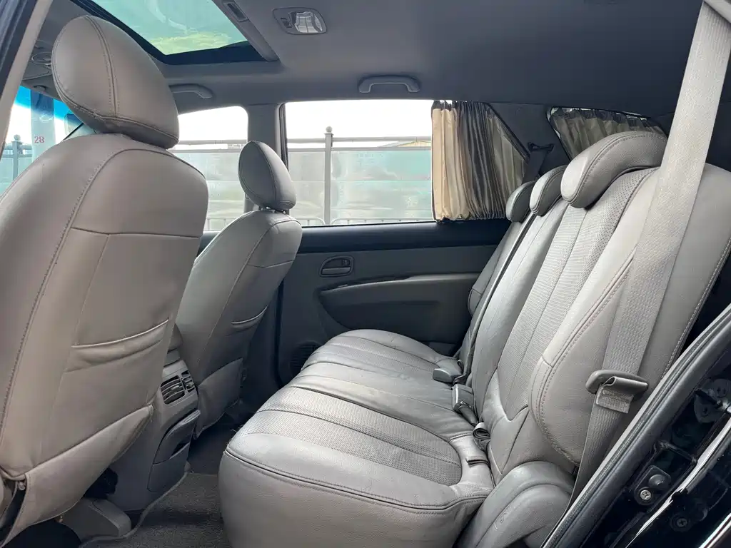Kia Carens — миниатюра 10