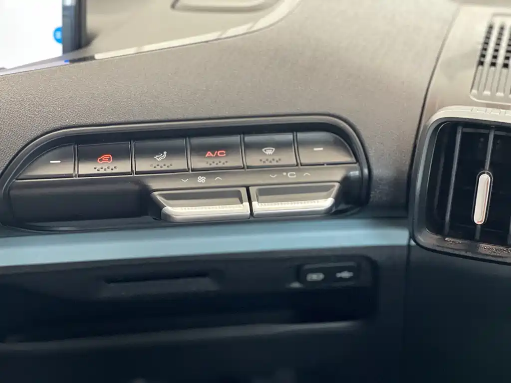 Baojun E300 — миниатюра 14
