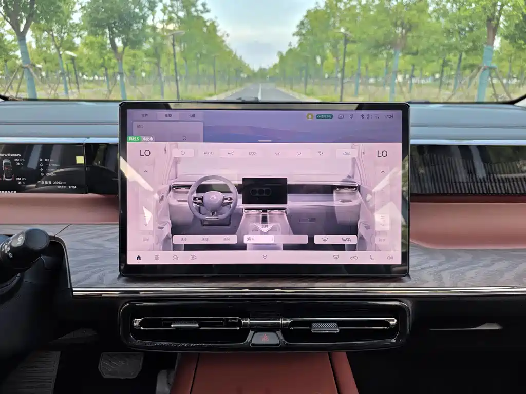 GAC Motor 传祺E8 PHEV — миниатюра 17