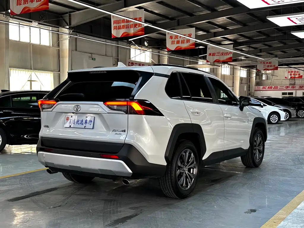 Toyota RAV4 2023 2.0L CVT Plus