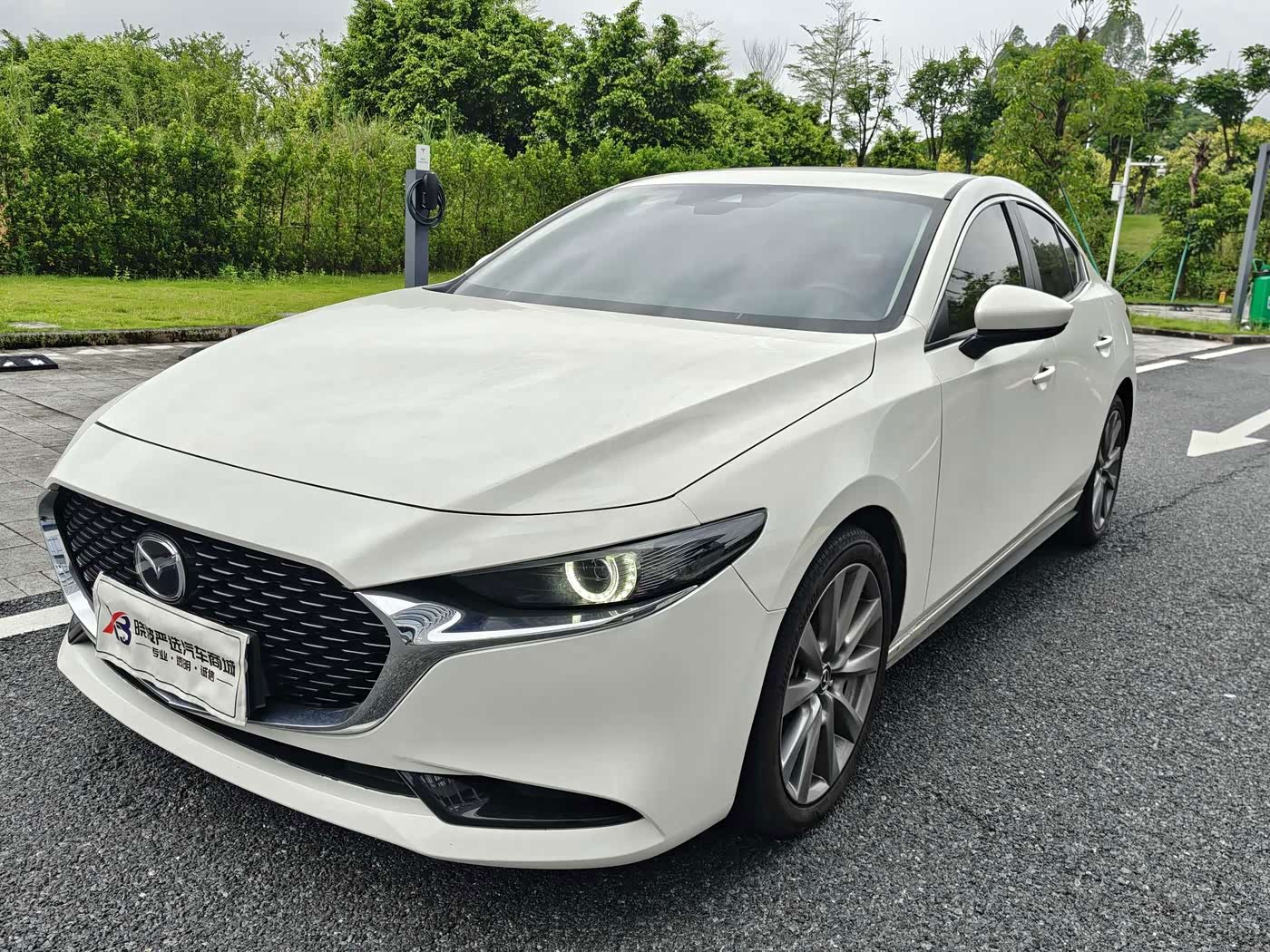 Mazda Mazda3 Axela 2.0 л 2023 г. Белый, пробег 29000 км