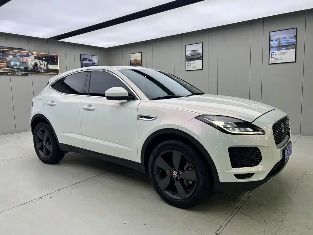 Jaguar E-PACE — миниатюра 3